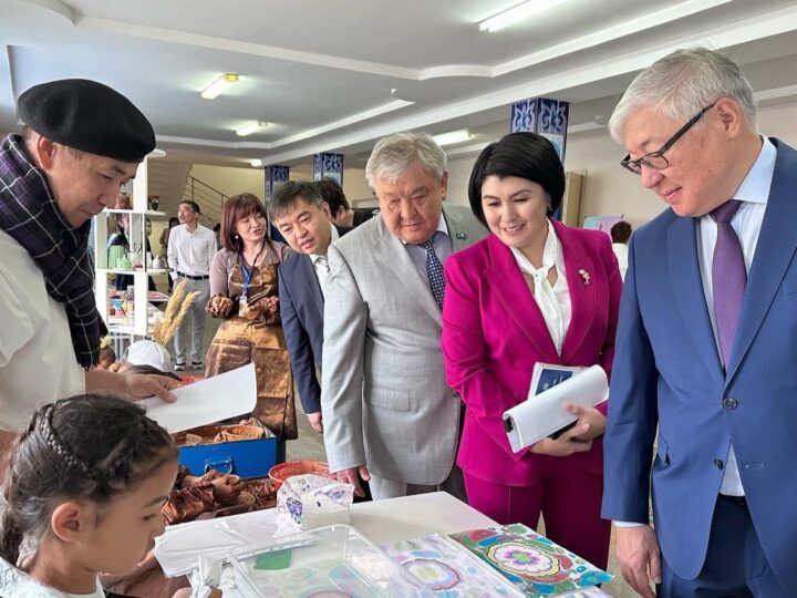 ДАРЫНДЫ БАЛА. САПАЛЫ БІЛІМ. АДАЛ ҰРПАҚ. Тамыз кеңесі осы тақырыптарды талқылады