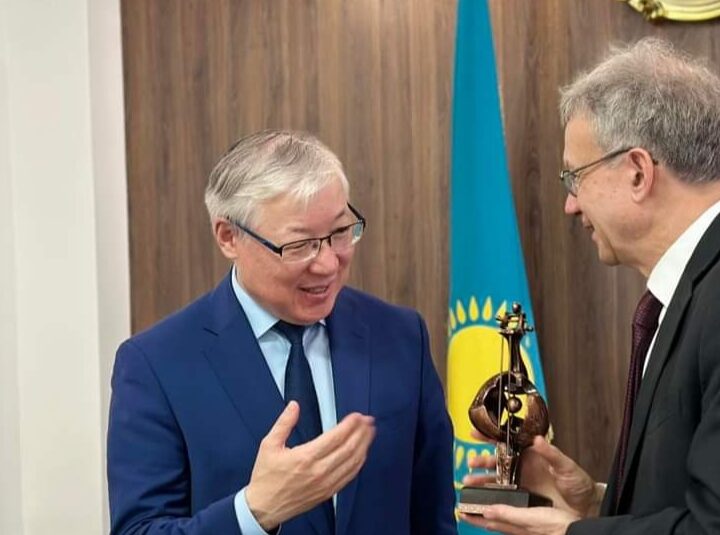 АҚШ елшісі келді