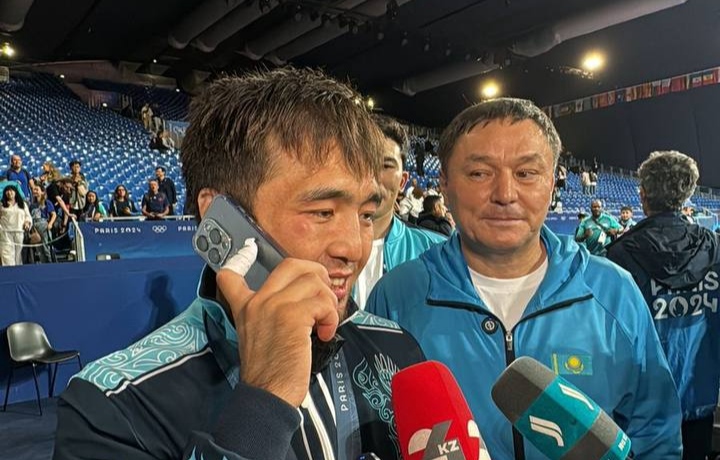 Мемлекет басшысы Қасым-Жомарт Тоқаев Елдос Сметовке телефон шалып, оны Олимп шыңын бағындыруымен құттықтады