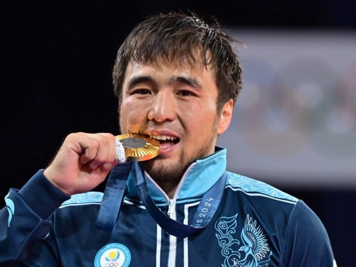 Ақтөбелік кәсіпкер Олимпиада чемпионы Елдос Сметовке 100 асыл тұқымды жылқы атады