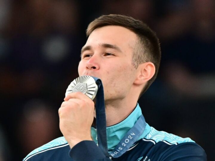 Геннадий Головкин Нариман Курбановты жеңісімен құттықтады