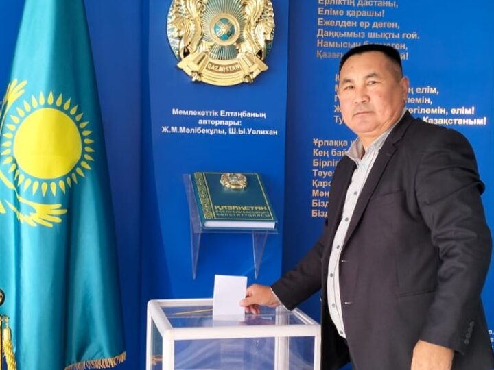 Ұлытау ауданының әкімі референдумда дауыс берді