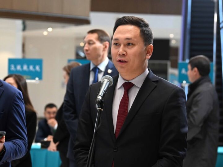 Брифинг барысында «Қазіргі Үкіметтің жұмысына көңіліңіз тола ма?» деген сұрақ қойылды