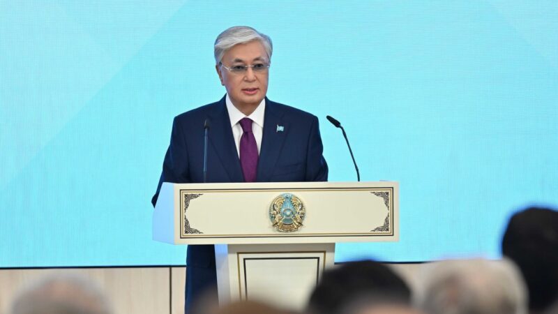 Президент еліміздегі дипломатия саласының қызметкерлері мен ардагерлерін кәсіби мерекелерімен құттықтады