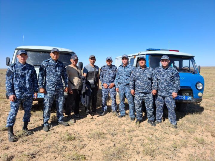 Ұлытау облысында полиция далада адасқан екі азаматты құтқарды