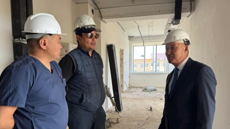ЖАҢААРҚАДА КӨПБЕЙІНДІ ОРТАЛЫҚ АУРУХАНАҒА КҮРДЕЛІ ЖӨНДЕУ ЖҰМЫСТАРЫ ЖАСАЛУДА