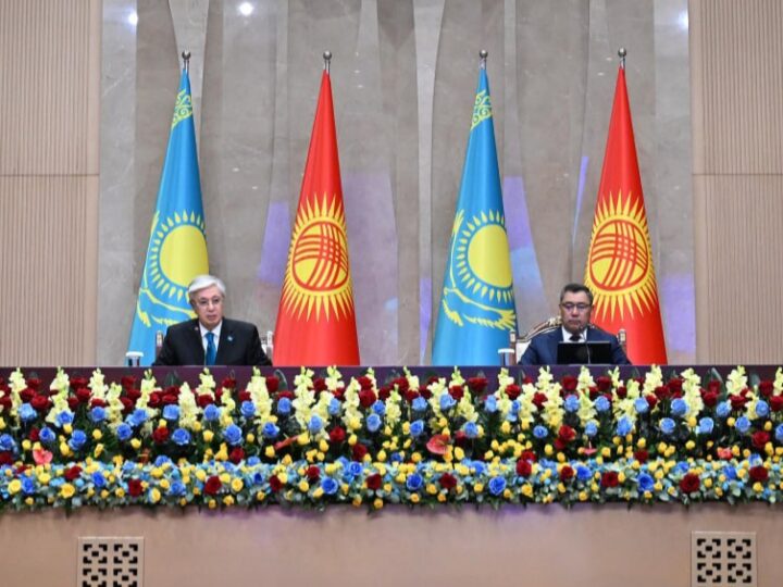 Қасым-Жомарт Тоқаев пен Садыр Жапаров баспасөз брифингін өткізді