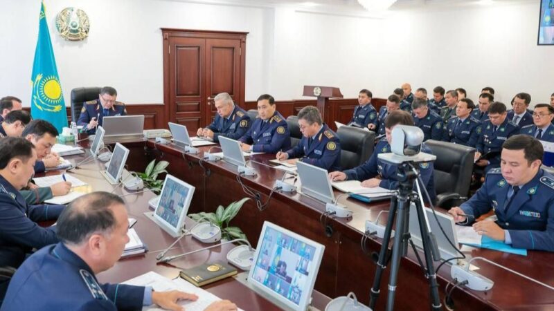 Полицейлер жаңа оқу жылы қарсаңында қауіпсіздік шараларын күшейтіп жатыр