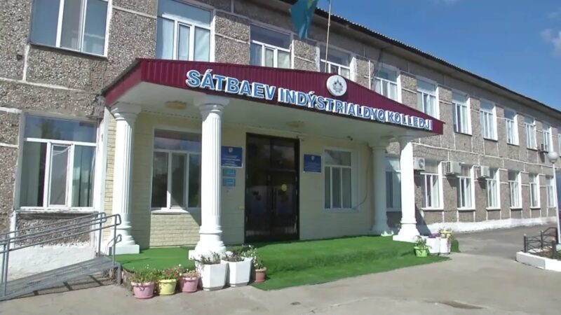 Сәтбаев индустриалдық колледжінің студенттері дуальды оқытудың арқасында жұмысқа орналасып жатыр