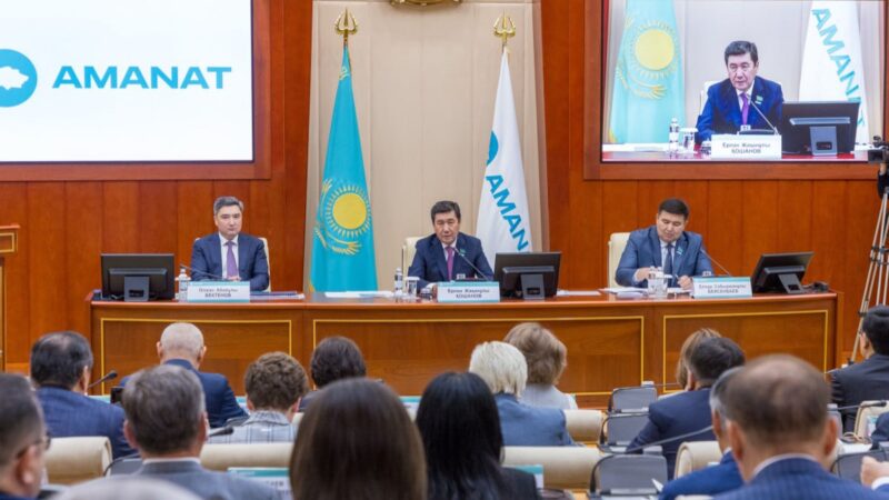 Олжас Бектенов AMANAT партиясы фракциясының кеңейтілген жиынына қатысты