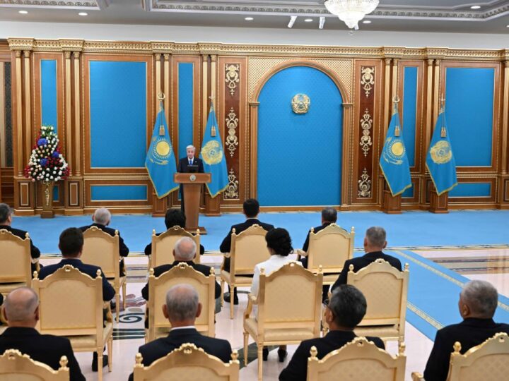 Қасым-Жомарт Тоқаев Қазақстан шикізат өндірумен қатар, оны терең өңдеуге баса мән беретінін айтты