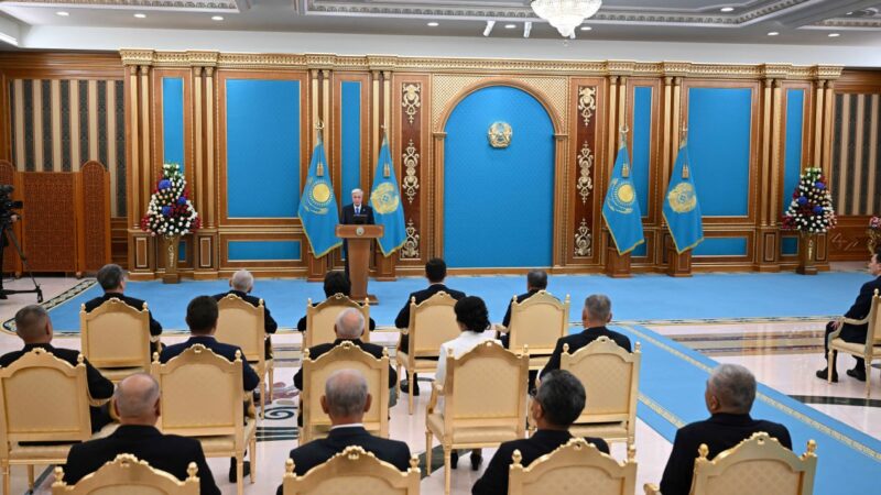 Қасым-Жомарт Тоқаев Қазақстан шикізат өндірумен қатар, оны терең өңдеуге баса мән беретінін айтты