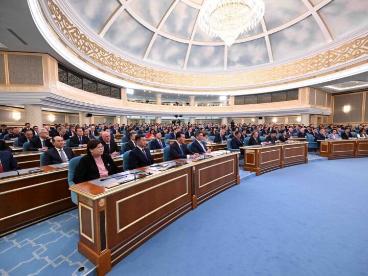 Қасым-Жомарт Тоқаев: «Жұмысшы мамандықтарына деген құрметті арттыра түсу – мемлекеттің алдында тұрған негізгі міндеттің бірі»