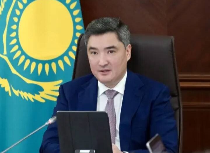 Олжас Бектенов: Барлық күмәнді және тиімсіз жәрдемақыларды 1 желтоқсанға дейін алып тастау қажет