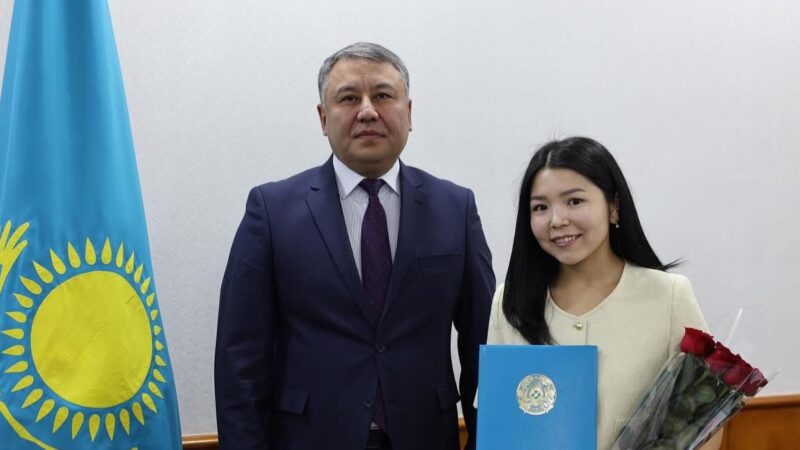 Облыс әкімі Президенттік жастар кадр резервінің мүшесін құттықтады