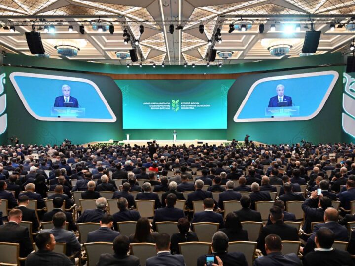 Мемлекет басшысы Қасым-Жомарт Тоқаев Ауыл шаруашылығы еңбеккерлерінің екінші форумына қатысып отыр