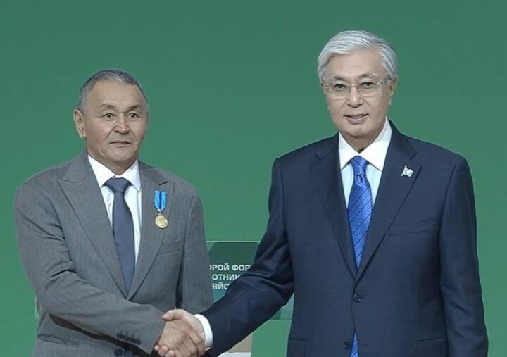 Президент Ұлытау облысының Ауыл шаруашылығы еңбеккерін «Ерен еңбегі үшін» медалімен марапаттады