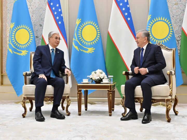 Мемлекеттер басшылары «Ташкент-Хумо» әуежайында әңгімелесті