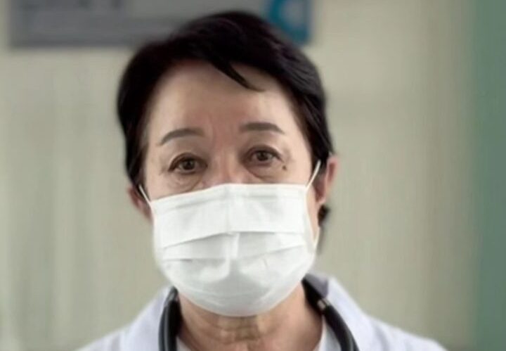 Балалар инфекционисті ата-аналарды өзбетінше емдеуден және ыстықты түсіретін дәрілерді бақылаусыз қабылдаудан сақтандырады 