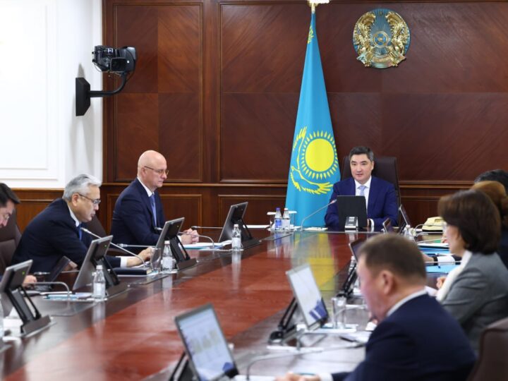 Бектенов отандық дәрі өндірушілерге ескерту жасады