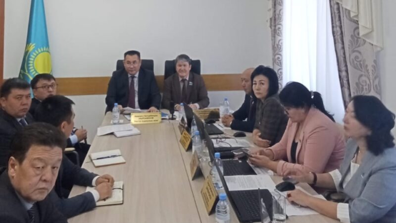 Әкім сессияда есеп берді