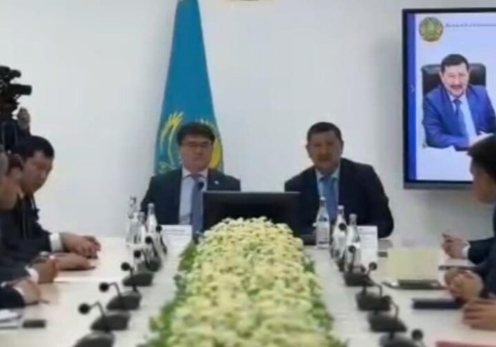 Жас мемлекеттік қызметшілер белгілі қоғам қайраткері Әкім Ысқақпен кездесті