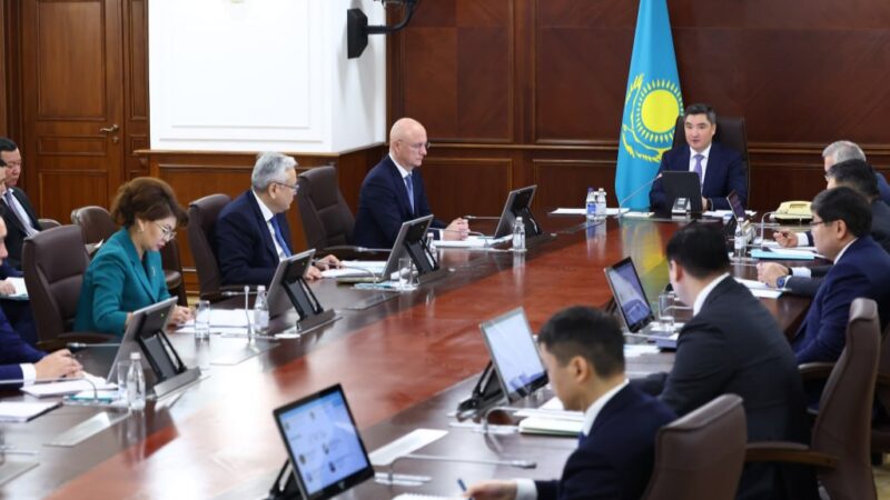 Үкіметте өңірлердің даму қарқыны бойынша артта қалған өңір әкімдері тыңдалды. Түйткілді мәселелерді бақылауда ұстау тапсырылды