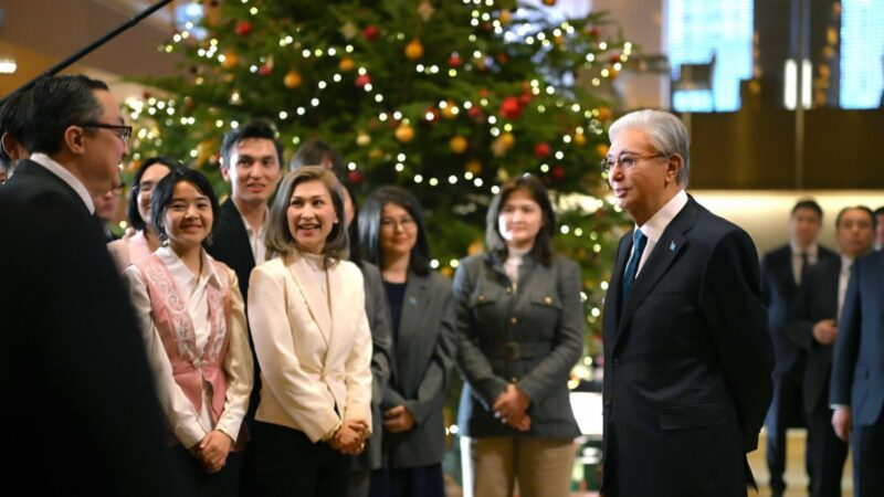 Мемлекет басшысы Жапонияда тұрып жатқан қазақстандықтармен кездесті
