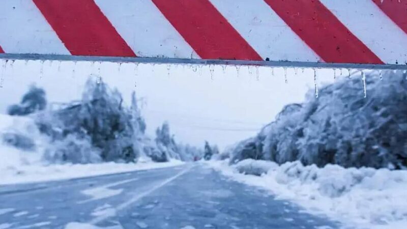 Қар, көктайғақ: Қазақстанның 13 өңірінде жол жағдайы нашарлайды