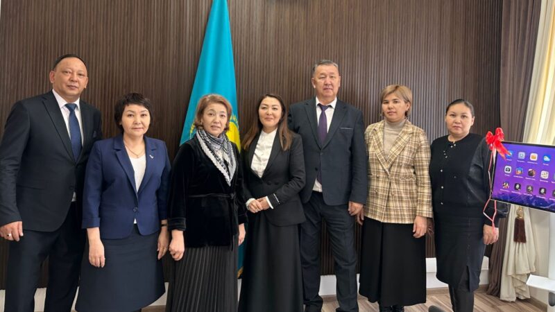 Ұлытау облысында шағын жинақты ауыл мектептеріне арналған TopIQ Mobil Box кешендерін табыстау салтанаты өтті