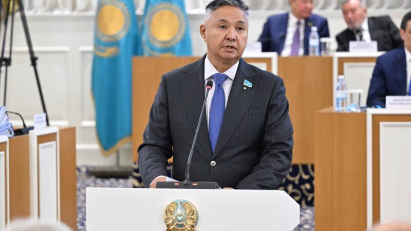 Азат Перуашев: Реформа Қазақстан Конституциясының дәйекті эволюциясын жалғастыруда