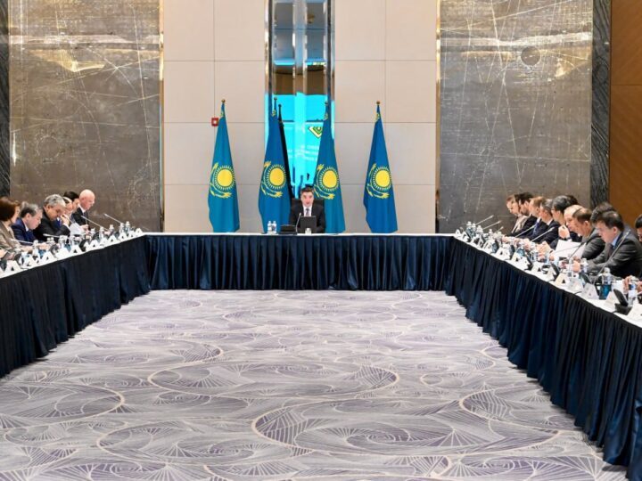 Үкімет барлық салада инвесторлармен сындарлы диалог орнатуға әзір – Олжас Бектенов Шетелдік инвесторлар кеңесінің аралық отырысын өткізді