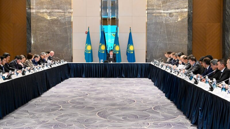 Үкімет барлық салада инвесторлармен сындарлы диалог орнатуға әзір – Олжас Бектенов Шетелдік инвесторлар кеңесінің аралық отырысын өткізді
