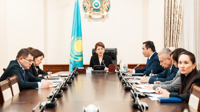 Үкімет кәмелетке толмағандар арасындағы қауіп-қатердің алдын алуға бағытталған жеке профилактикалық жұмысты күшейтіп, өңірлік комиссиялардың жұмысын жаңғыртуда