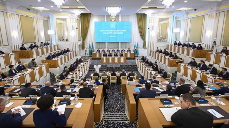 Конституциялық комиссия түзетулер жобасын талқылауға кірісті