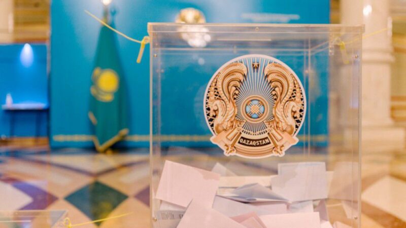 Құрылтай депутаттары жалпыға бірдей, тең жəне төте сайлау құқығы негізінде жасырын дауыс беру арқылы сайланады