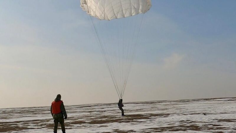 Мерзімді қызметтің 196 сарбазы алғаш рет парашютпен секірді