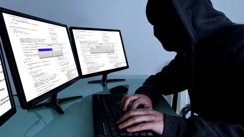 Интернет-алаяқтарынан сақ болыңыз!