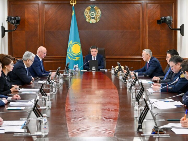 Олжас Бектенов жаңа Конституция жобасын талқылау аясында ақпараттық-түсіндіру жұмыстарын ұйымдастыру бойынша кеңес өткізді 