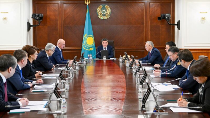 Олжас Бектенов жаңа Конституция жобасын талқылау аясында ақпараттық-түсіндіру жұмыстарын ұйымдастыру бойынша кеңес өткізді 