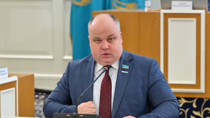 Әділ еңбек, қауіпсіз жұмыс, лайықты жалақы: Максим Рожин жаңа Конституцияның маңызды тұсын атады