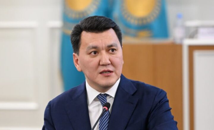 Шын мәнінде халықтық Конституция – Ерлан Қарин жаңа Ата Заңның ел болып жазылып жатқанын айтты