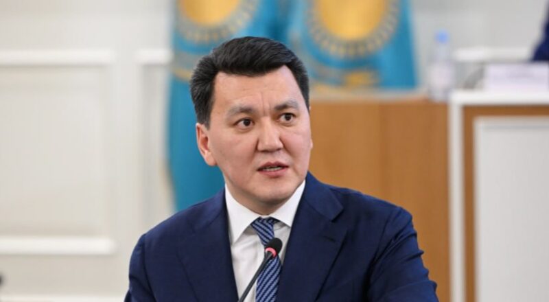 Шын мәнінде халықтық Конституция – Ерлан Қарин жаңа Ата Заңның ел болып жазылып жатқанын айтты