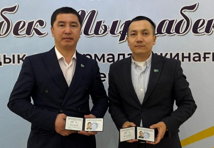 Шеңберлік қос ақын – ілтипат төрінде