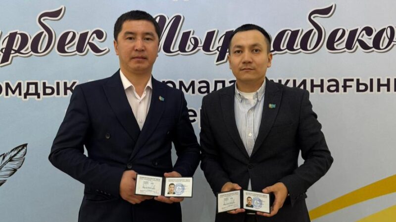 Шеңберлік қос ақын – ілтипат төрінде