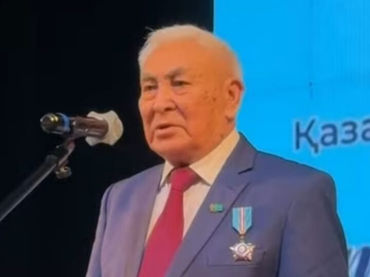 Жазушының он томдық жинағы жарық көрді