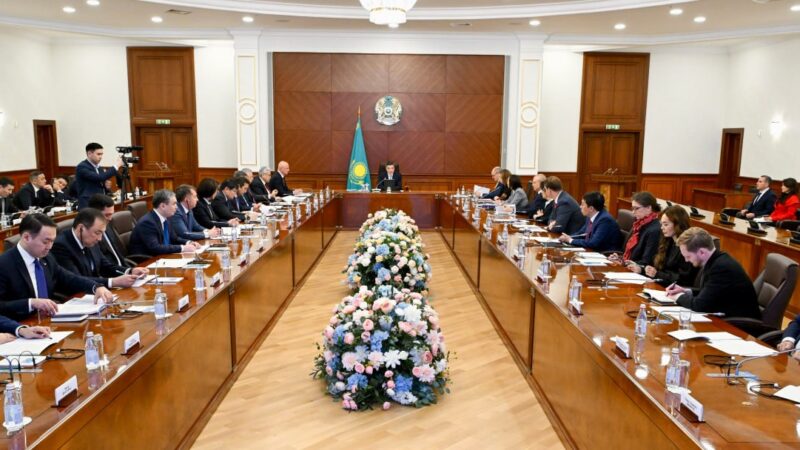 Олжас Бектенов Инвестициялық ахуалды жақсарту жөніндегі кеңестің отырысын өткізді