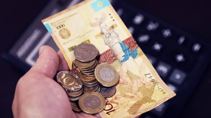 Сатушы қолма қол ақшамен төлесең, тауардың бағасы арзандау болады дейді. Бұл дұрыс па?