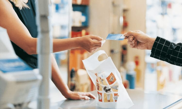 Сатушының (дайындаушының, орындаушының) тауардың (жұмыстың, көрсетілетін қызметтің) кемшіліктері салдарынан тұтынушының өміріне, денсаулығына және (немесе) мүлкіне келтірілген залалды (зиянды) толық көлемде өтеу жөніндегі міндеттері