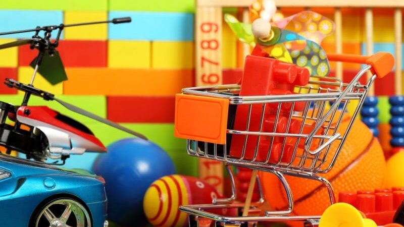 Попросил продавца открыть и проверить купленную игрушку, работает ли она? продавец отказался. когда открыли упаковку дома, выяснилось, что игрушка не работает. что делать в такой ситуации?